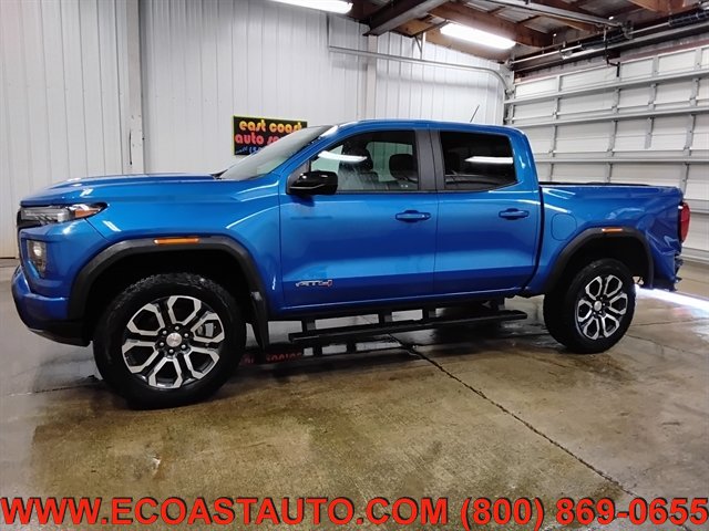 Used 2024 GMC Canyon AT4 w/ AT4 Premium Package AWD/4WD image 2
