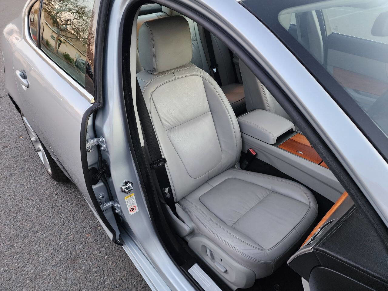 Used 2010 Jaguar XF Luxury image 26