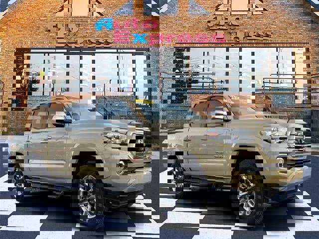 Used 2017 Toyota Tacoma Limited image 1