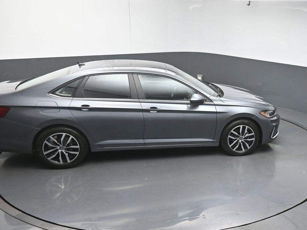 Used 2025 Volkswagen Jetta SE image 47