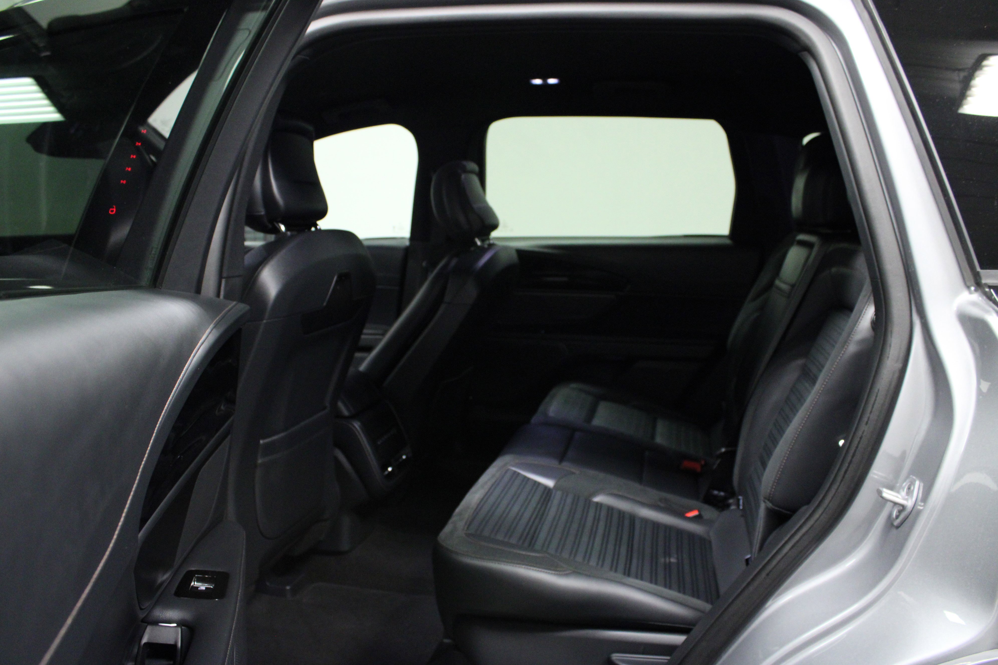 Used 2024 Lincoln Nautilus Reserve w/ Jet Appearance Package (87T) image 13