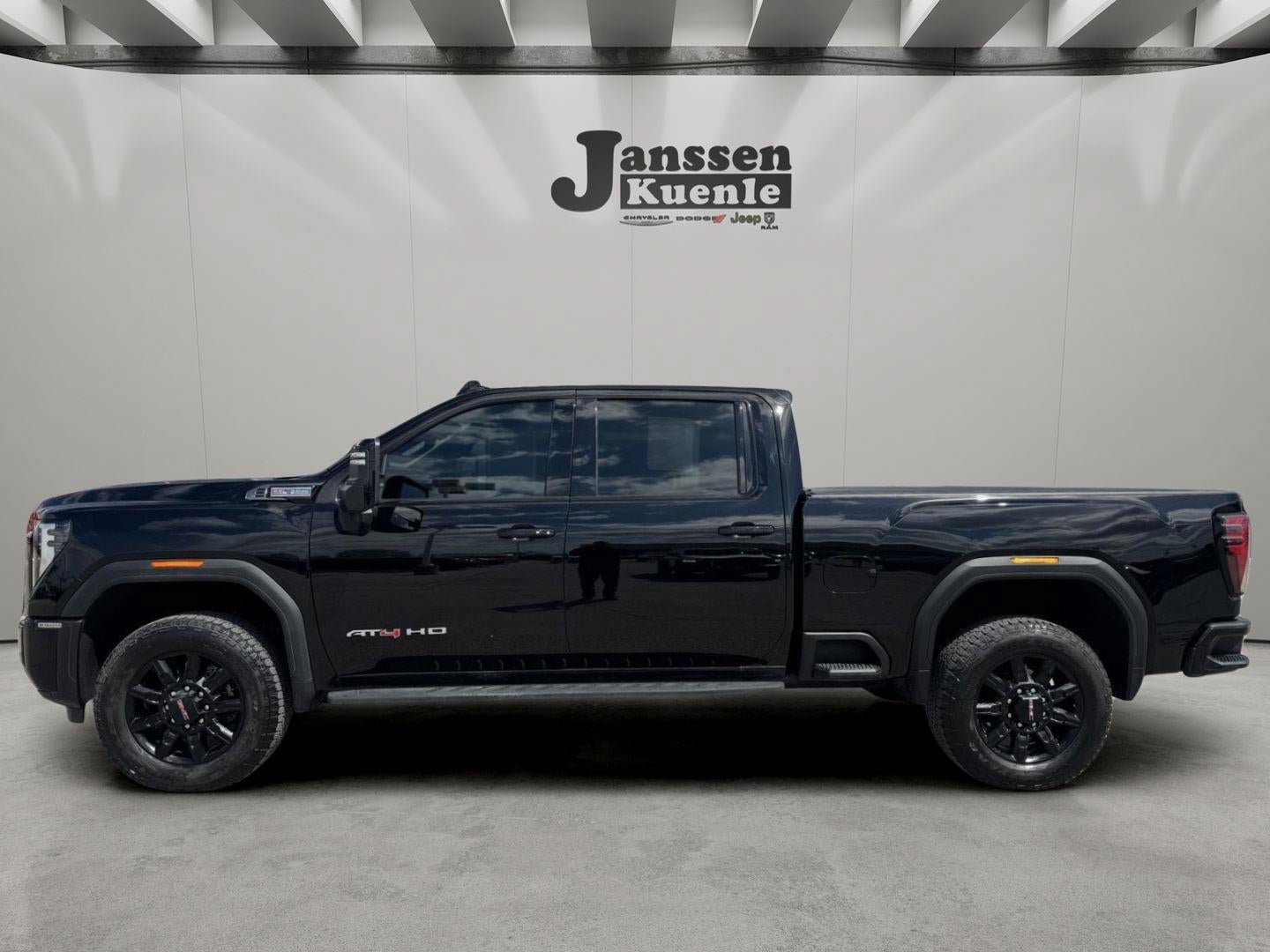Used 2026 GMC Sierra 2500 AT4 w/ AT4 Premium Plus Package AWD/4WD image 1
