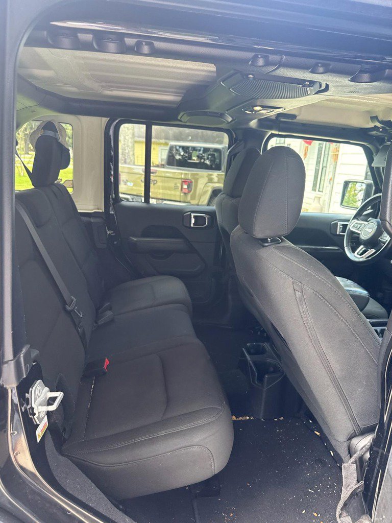 Used 2019 Jeep Wrangler Unlimited Sahara AWD/4WD image 3