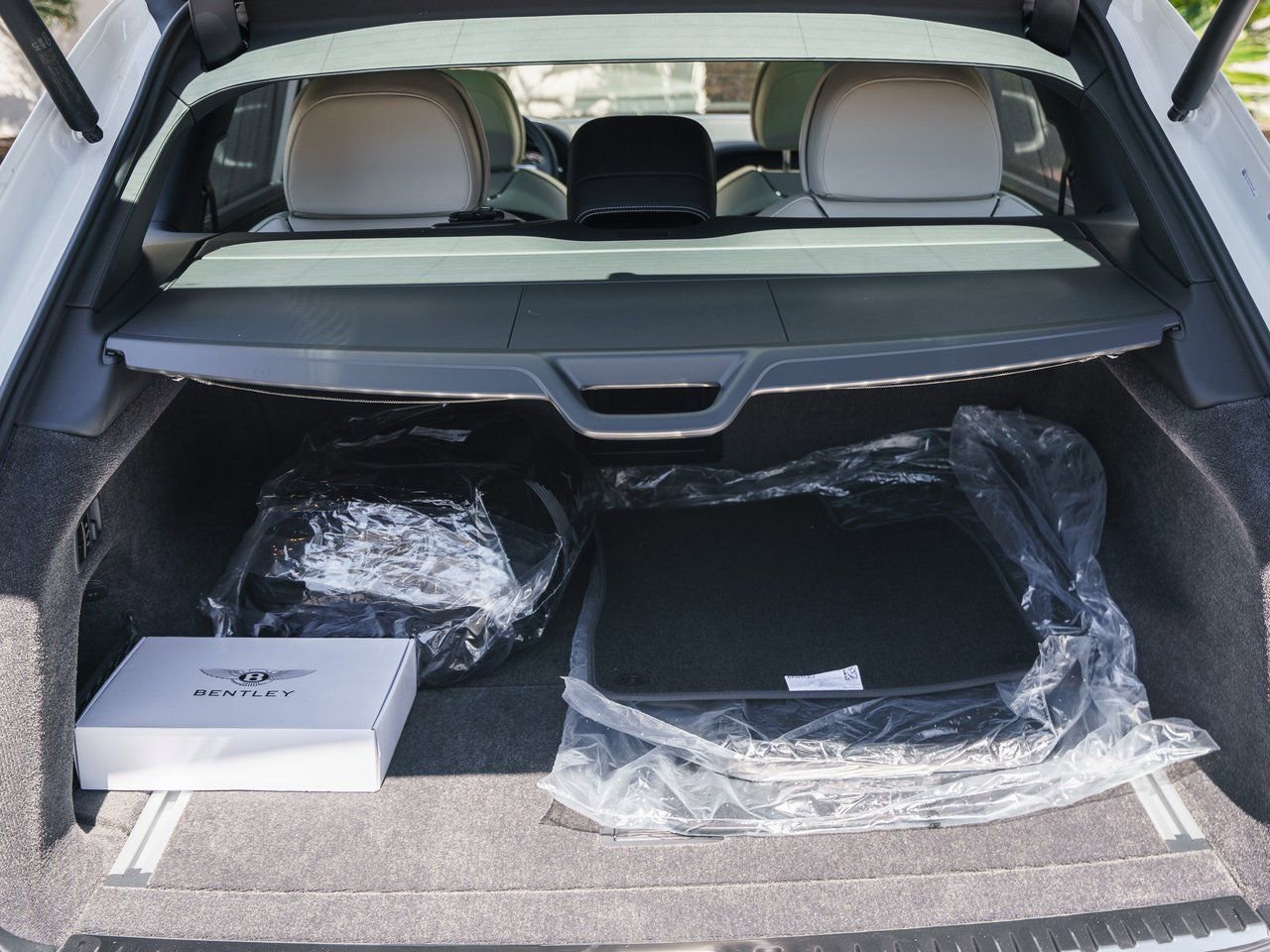 Used 2025 Bentley Bentayga Extended Wheelbase image 21