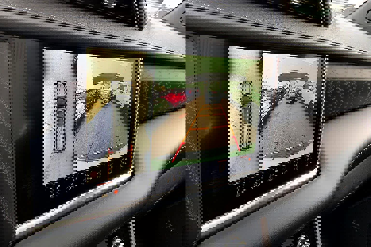 Used 2024 GMC Yukon XL Denali w/ Advanced Technology Package image 28