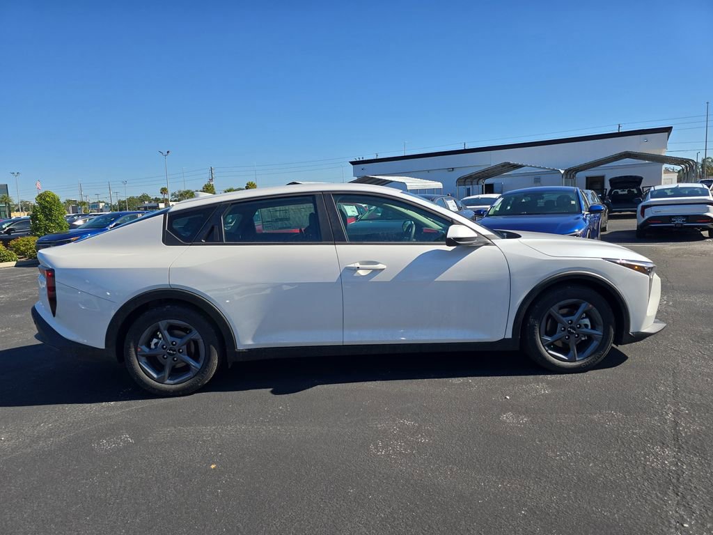 New 2025 Kia K4 LXS image 9