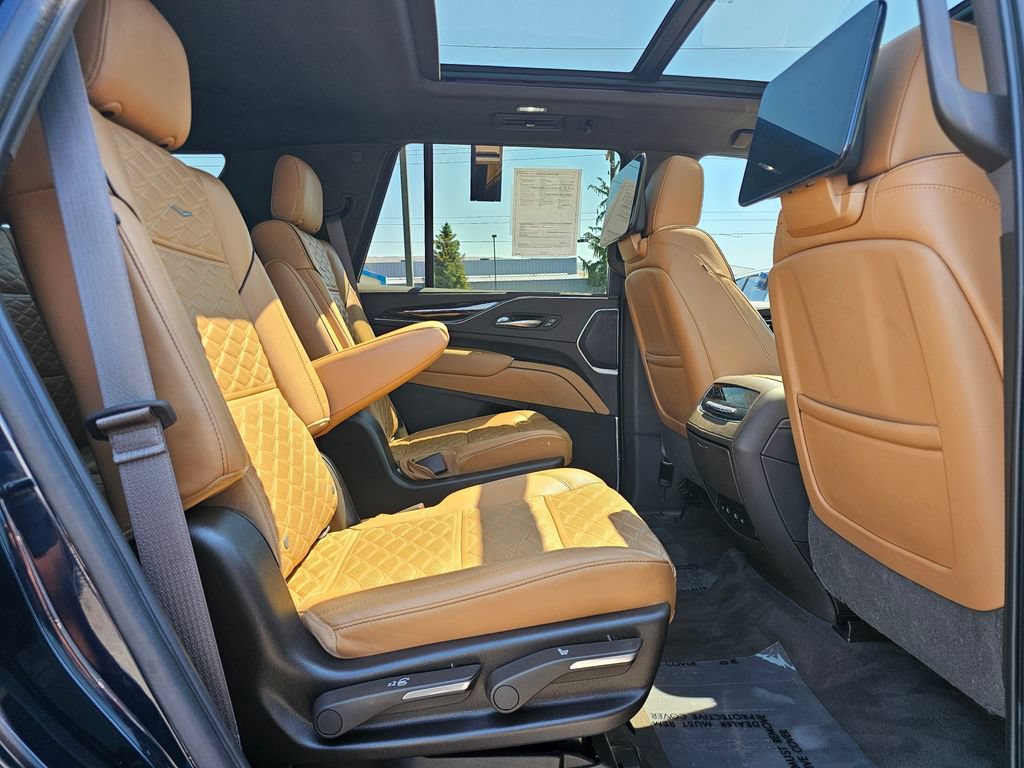 Certified 2021 Cadillac Escalade Premium Luxury AWD/4WD image 20