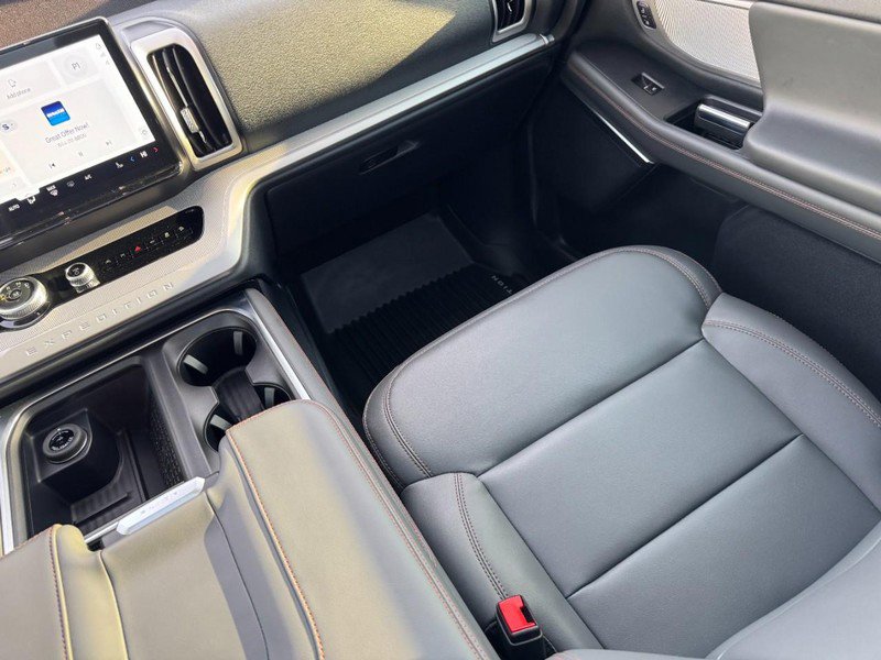 Used 2025 Ford Expedition Max Active image 17