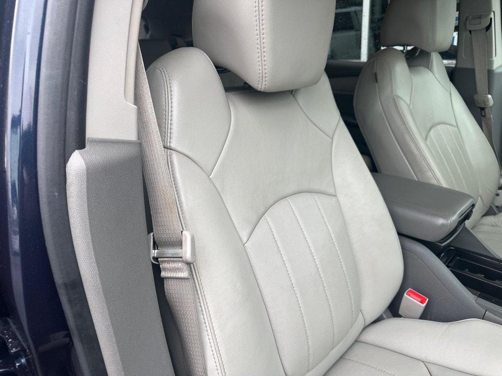 Used 2016 Chevrolet Traverse LTZ FWD image 11