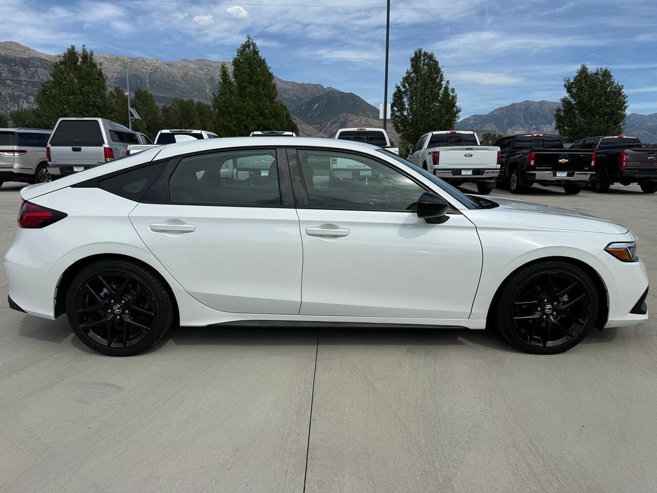 Used 2023 Honda Civic Sport image 2