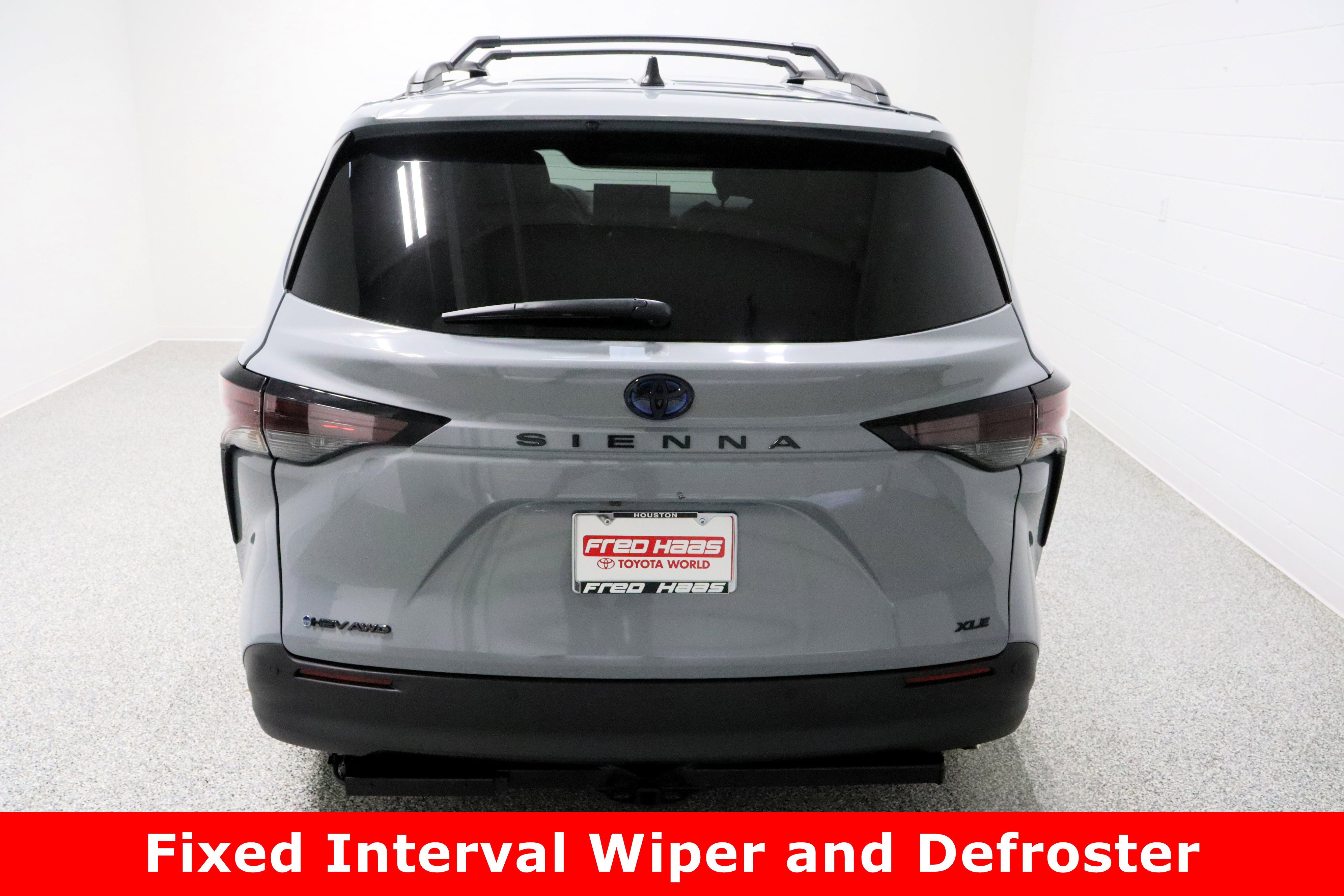 Used 2025 Toyota Sienna XLE Woodland Edition image 8