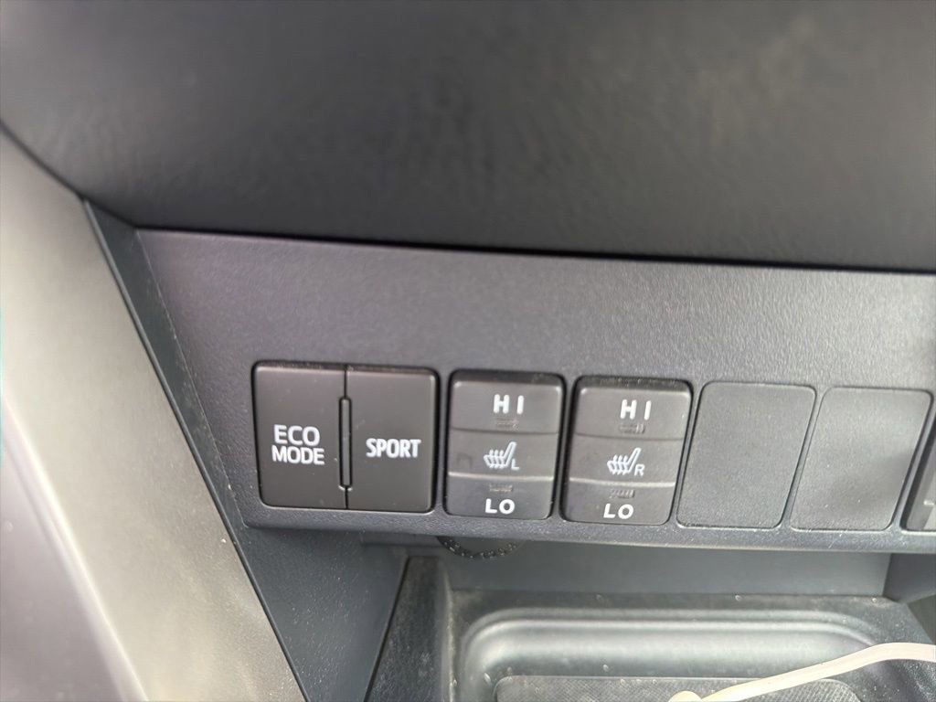 Used 2018 Toyota RAV4 XLE AWD/4WD image 19