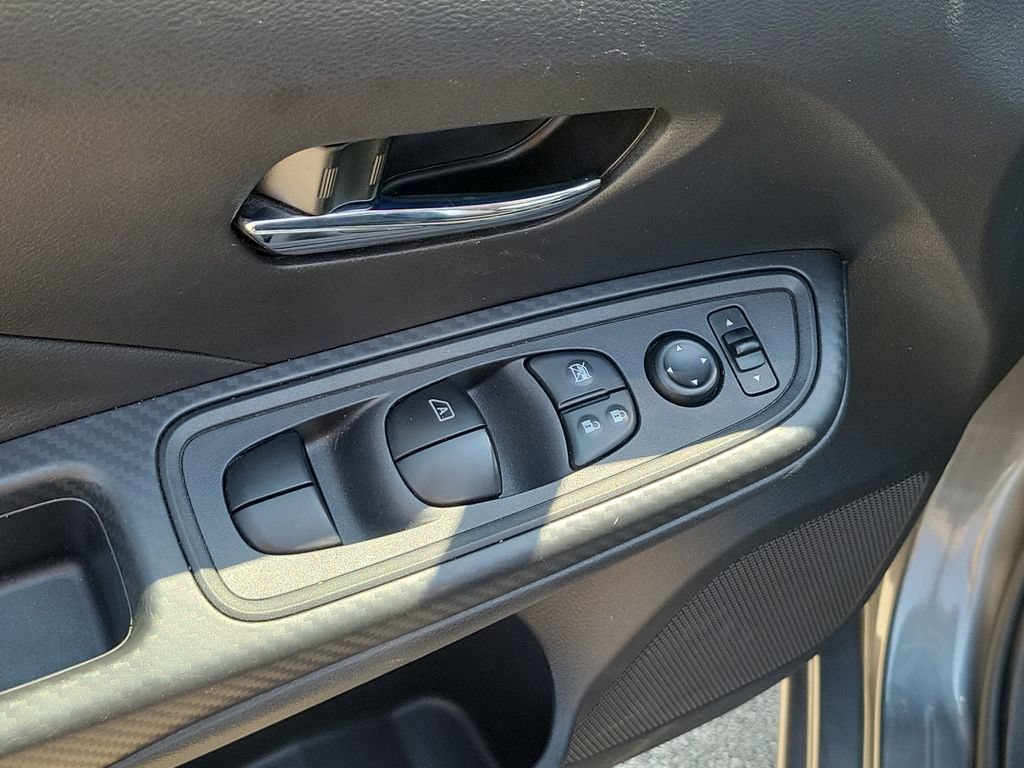 Used 2025 Nissan Versa SV FWD image 18