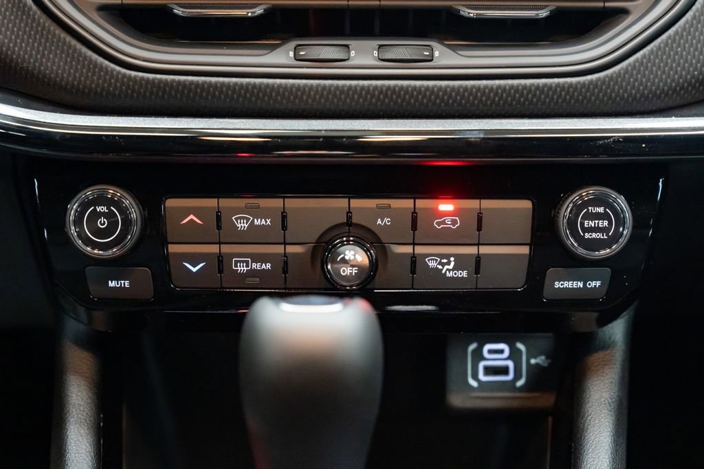 New 2026 Jeep Compass Latitude image 12