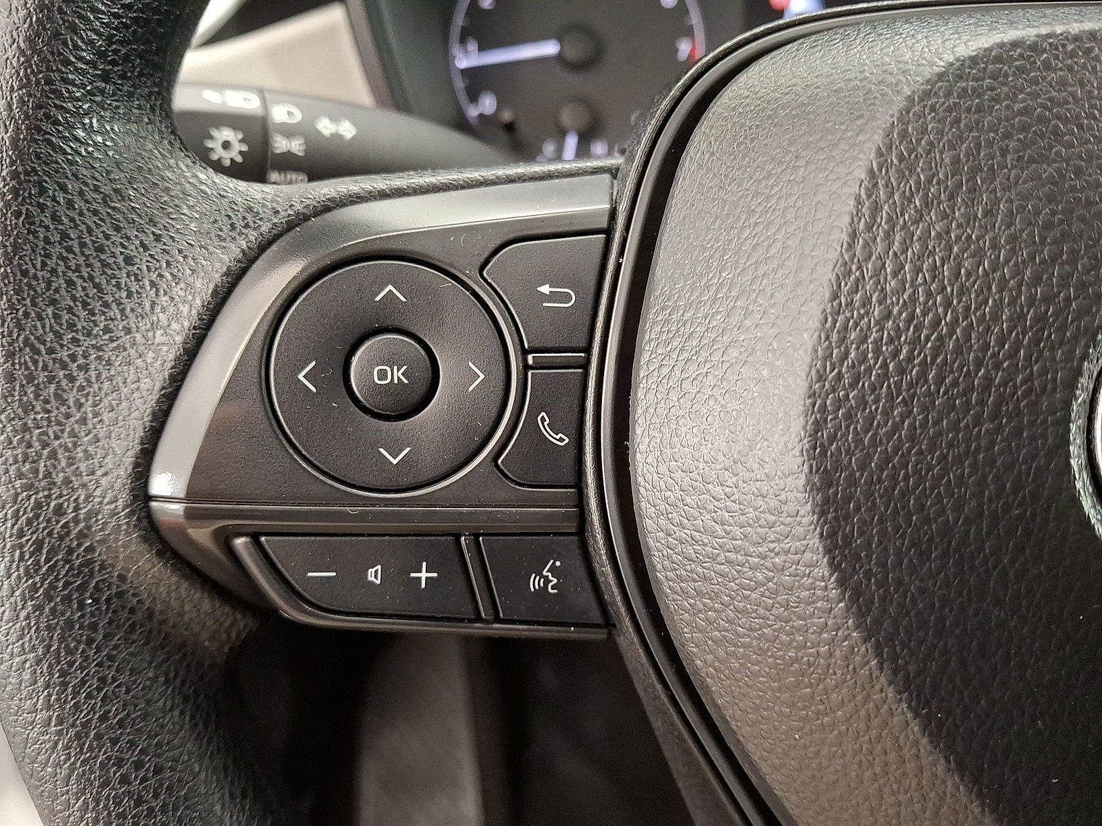 Certified 2025 Toyota Corolla LE FWD image 9