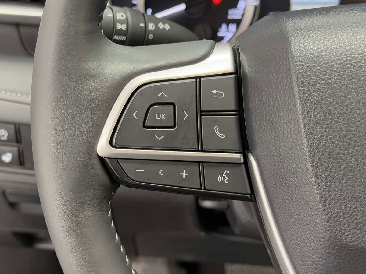 Used 2024 Toyota Highlander XLE image 18