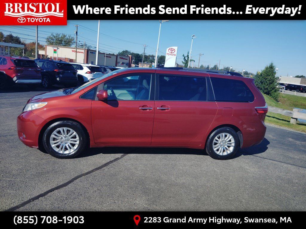 Used 2015 Toyota Sienna XLE FWD image 4