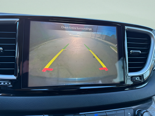 Used 2024 Chrysler Pacifica Touring-L FWD image 11