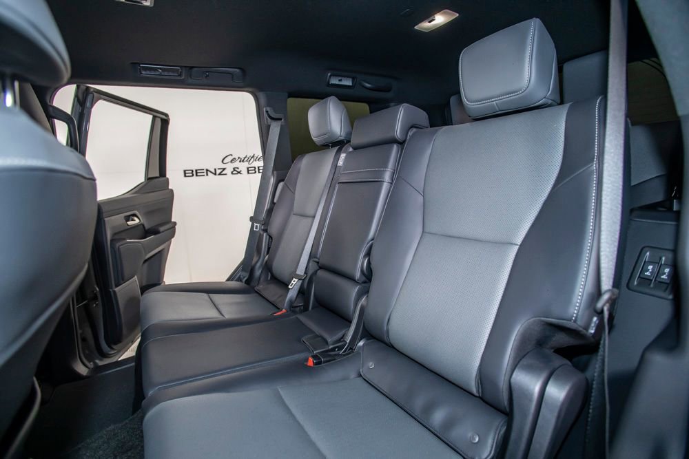 Used 2024 Lexus GX 550 w/ Accessory Package (31) AWD/4WD image 15
