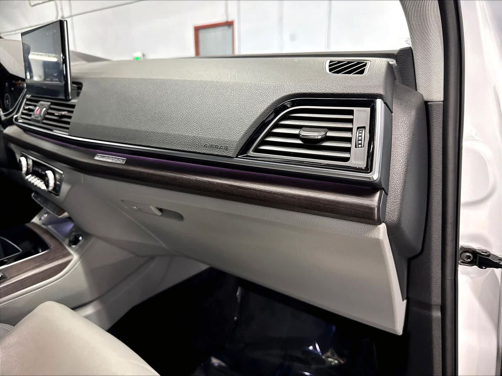 Used 2022 Audi Q5 e Prestige w/ Prestige Package AWD/4WD image 17