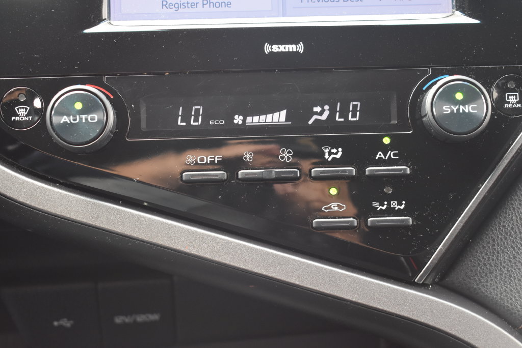 Used 2020 Toyota Camry LE FWD image 28