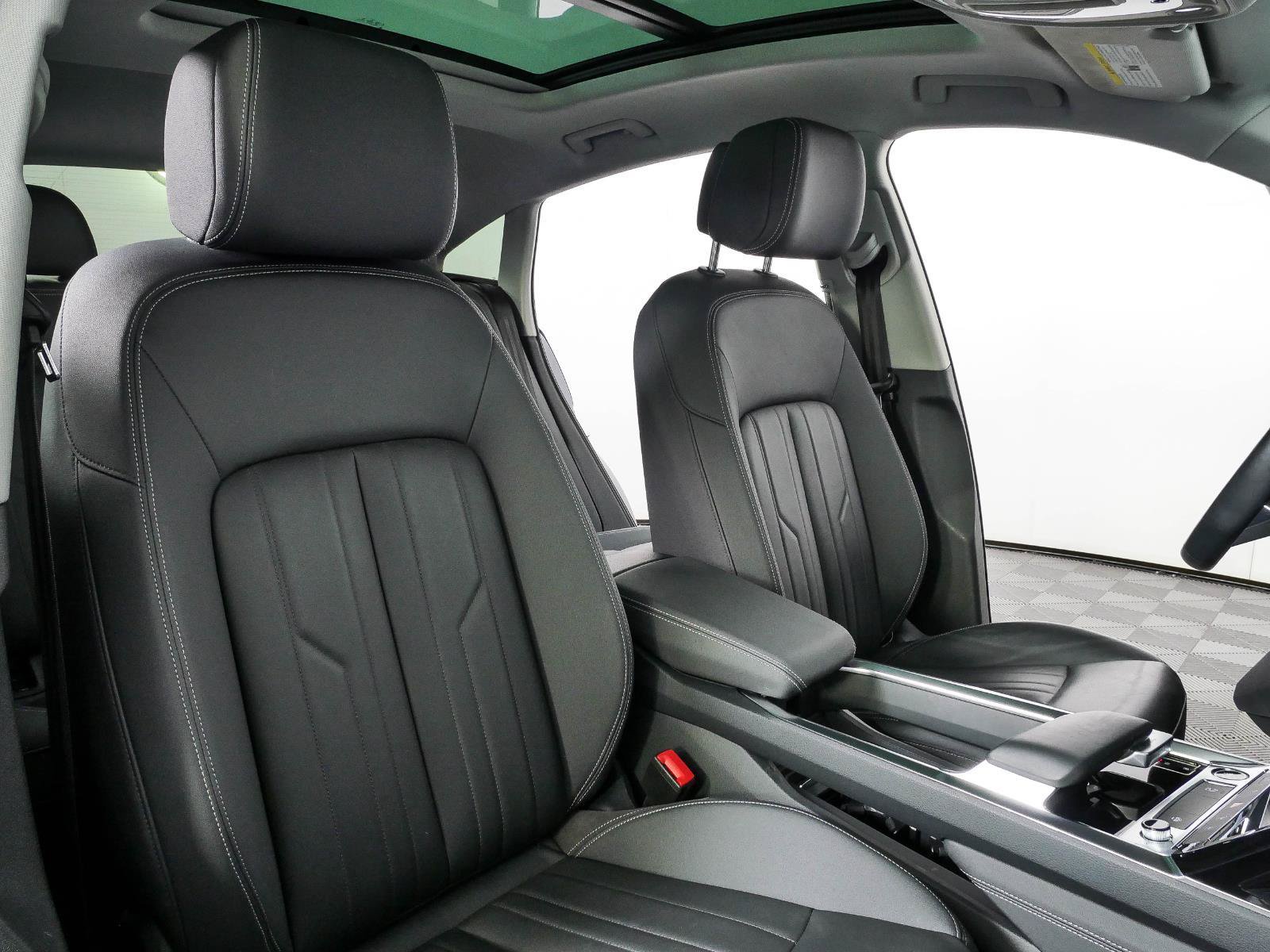 Used 2022 Audi e-tron Premium w/ Convenience Plus Package AWD/4WD image 35