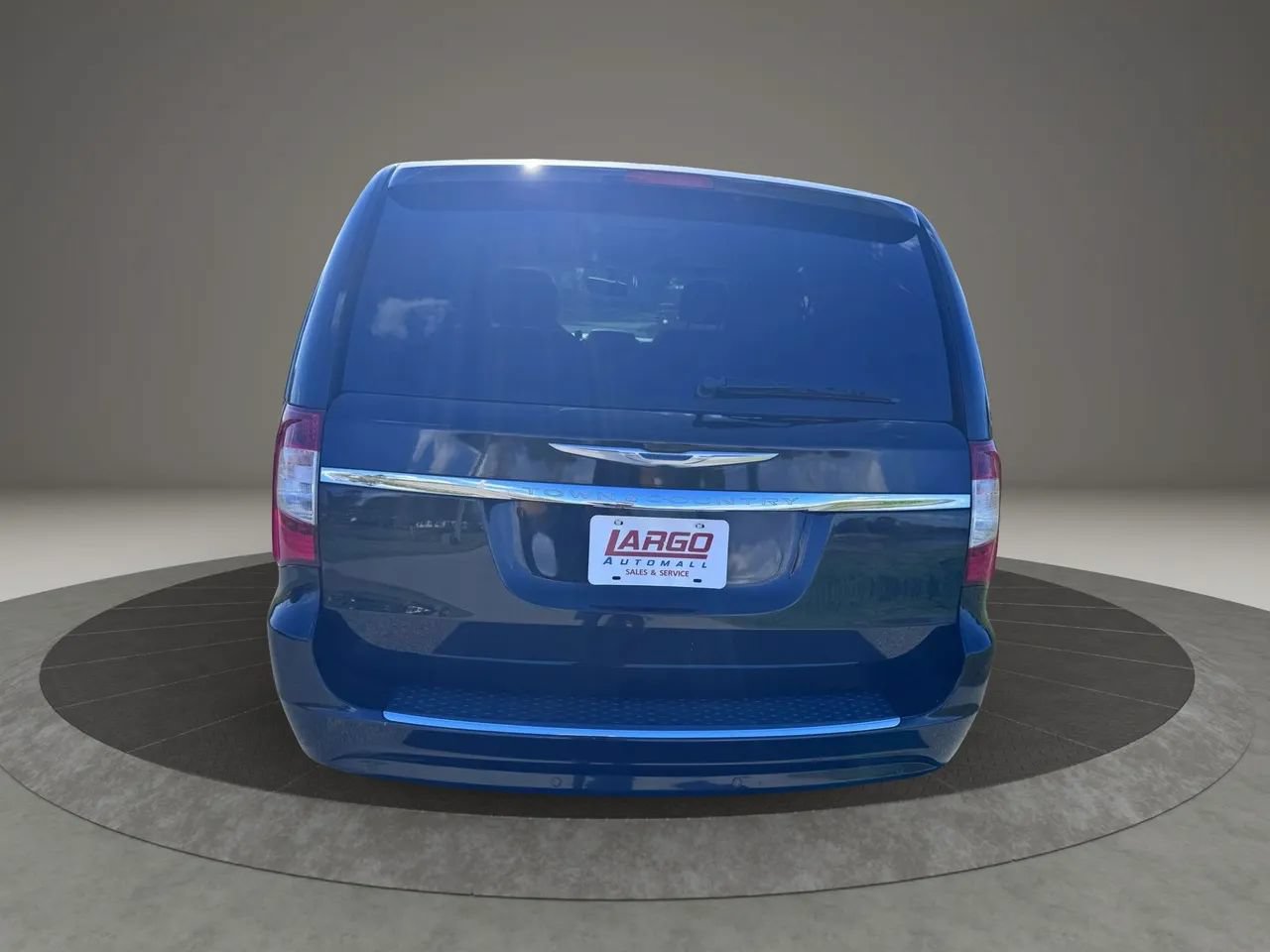 Used 2014 Chrysler Town & Country Touring-L w/ Driver Convenience Group FWD image 8