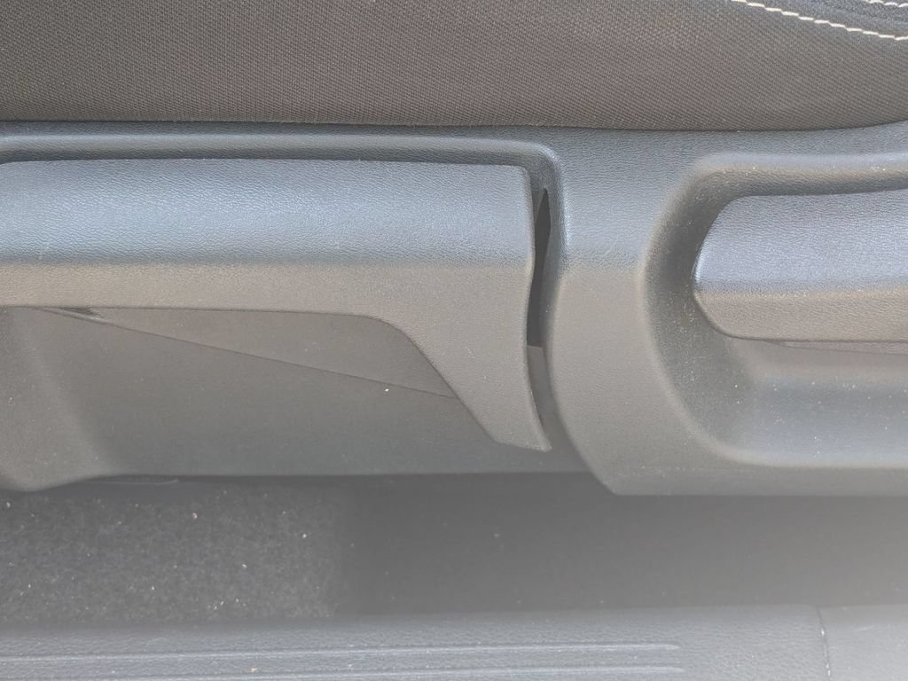 Used 2024 Nissan Rogue S AWD/4WD image 14