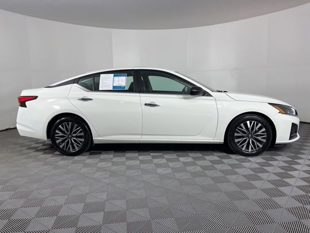 Used 2025 Nissan Altima 2.5 SV image 12