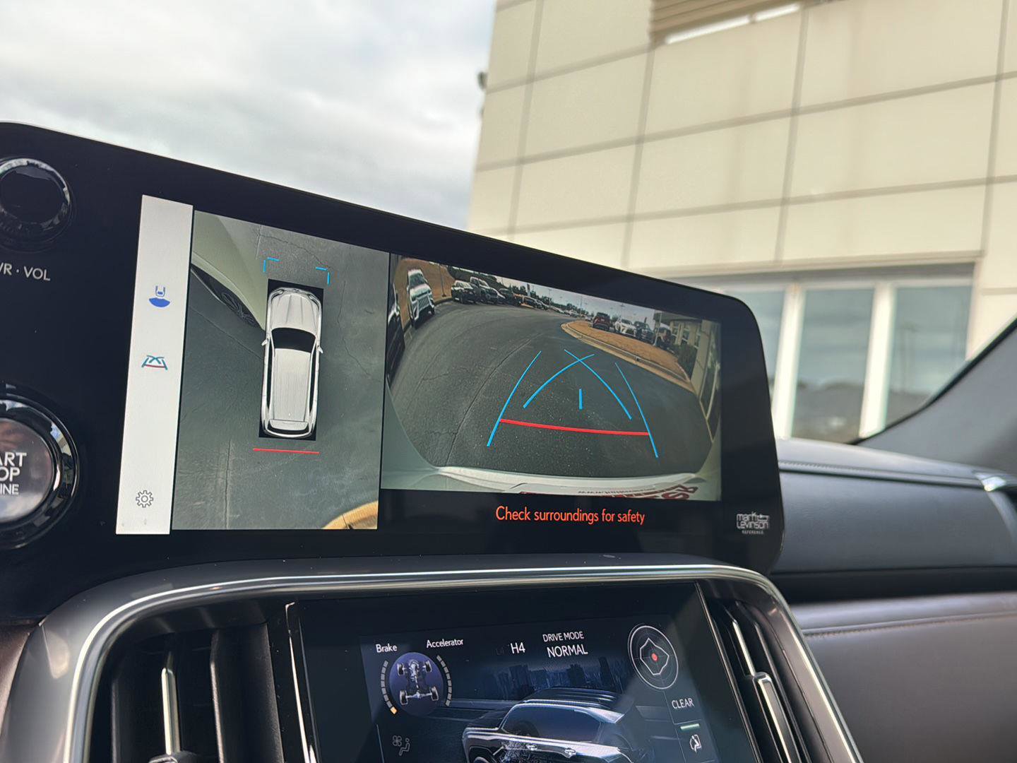 Used 2023 Lexus LX 600 4WD w/ Luxury Package image 23