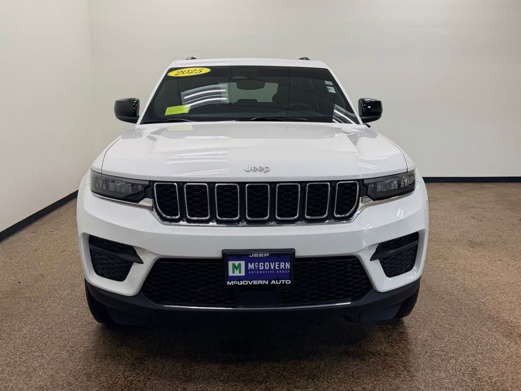 Used 2025 Jeep Grand Cherokee Laredo X AWD/4WD image 10