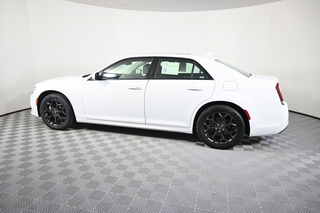 Used 2023 Chrysler 300 Touring L w/ Popular Equipment Group image 3