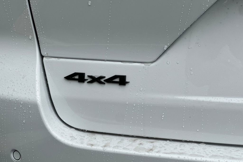 New 2025 Jeep Grand Cherokee Altitude image 26