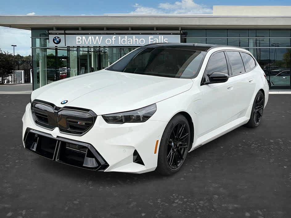 Used 2025 BMW M5 Touring w/ M Driver's Package AWD/4WD image 3
