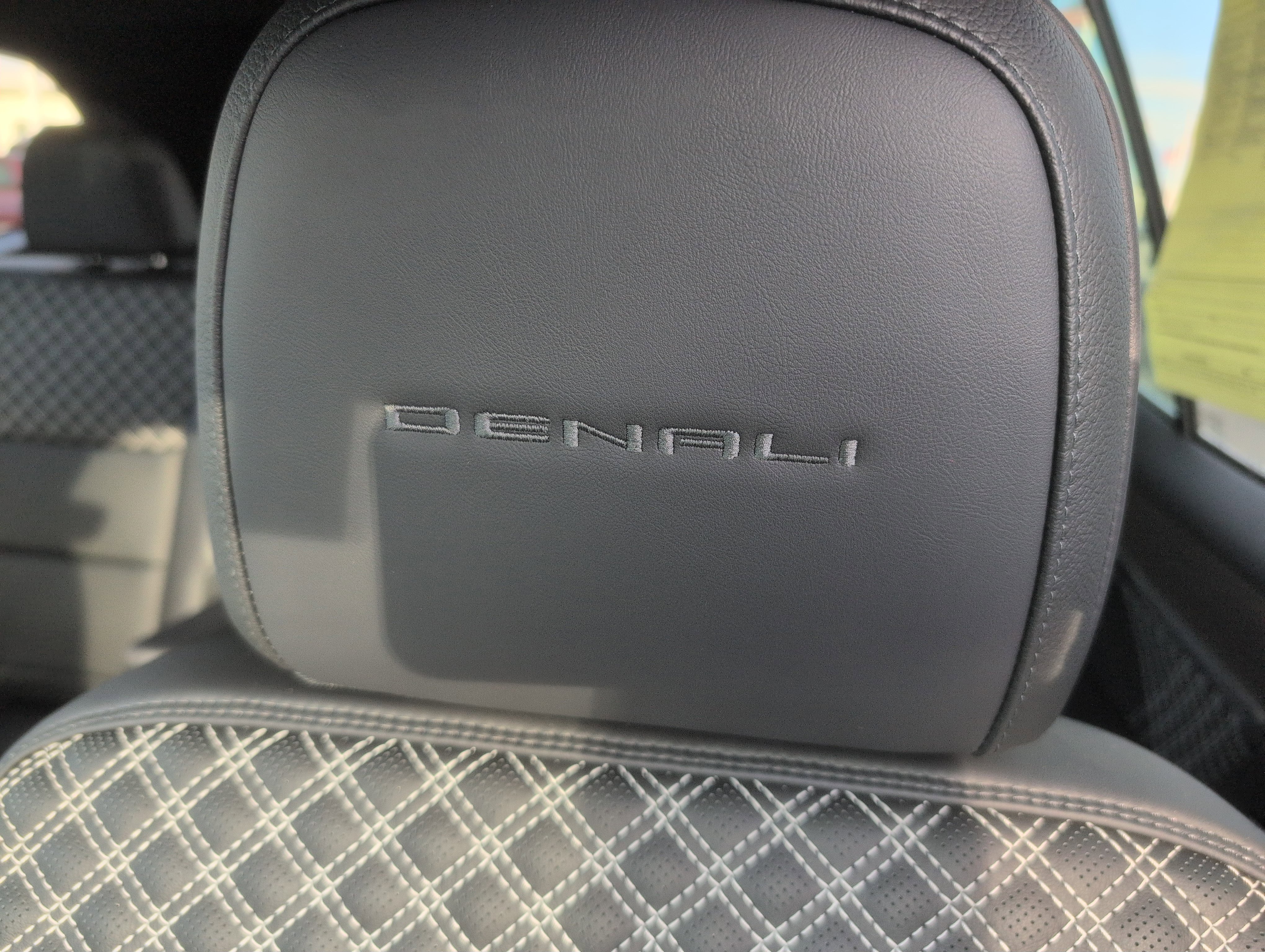 Used 2025 GMC Acadia Denali w/ Super Cruise Package image 19