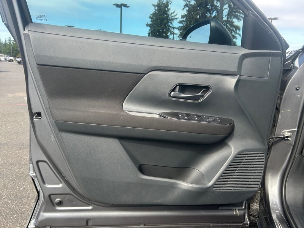 Used 2025 Nissan Kicks S AWD/4WD image 19