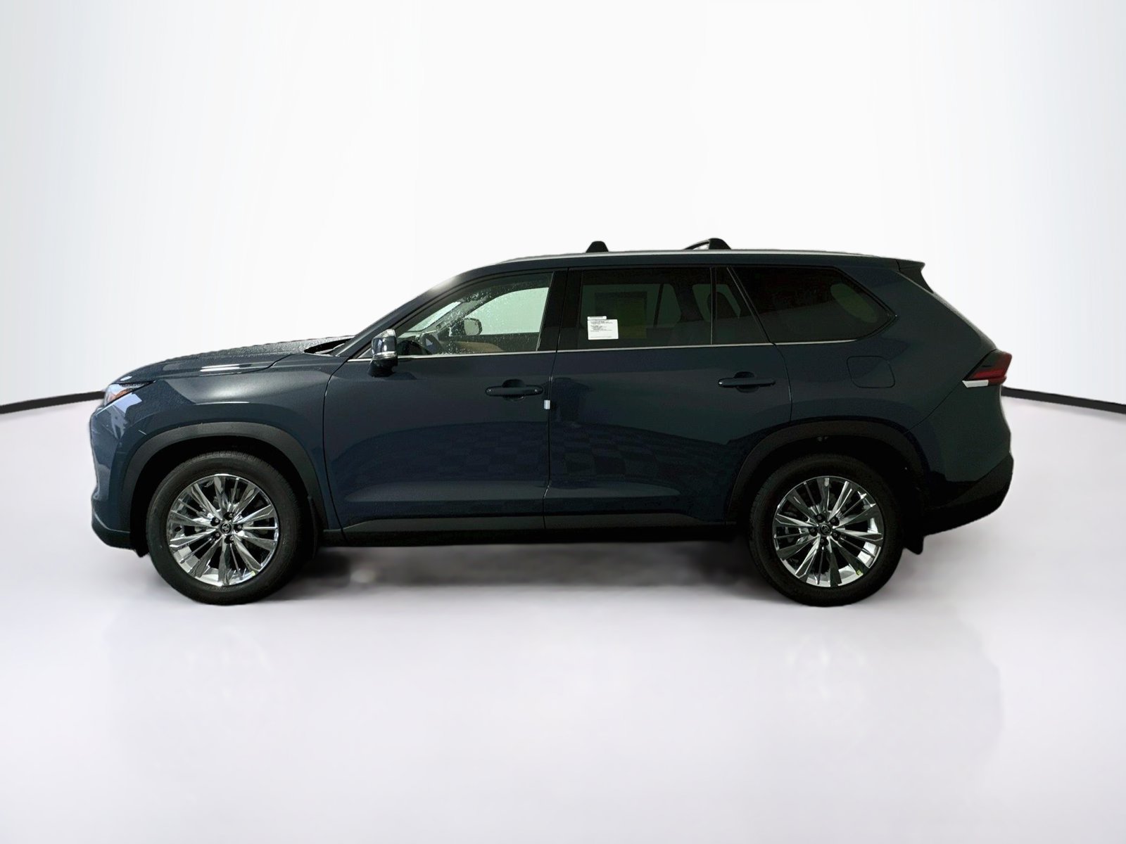 Used 2025 Toyota Grand Highlander AWD image 3