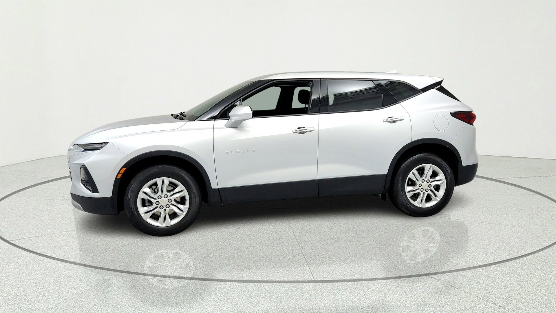 Used 2021 Chevrolet Blazer LT FWD image 2