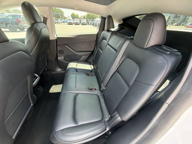 Used 2021 Tesla Model Y Long Range AWD/4WD image 23