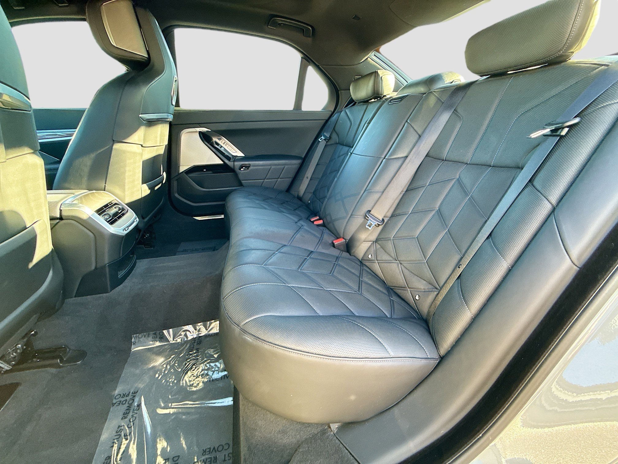 Used 2023 BMW 760i xDrive w/ Executive Package image 21