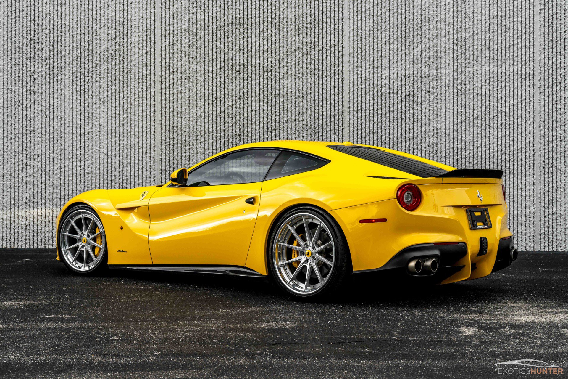 Used 2014 Ferrari F12 Berlinetta RWD image 35