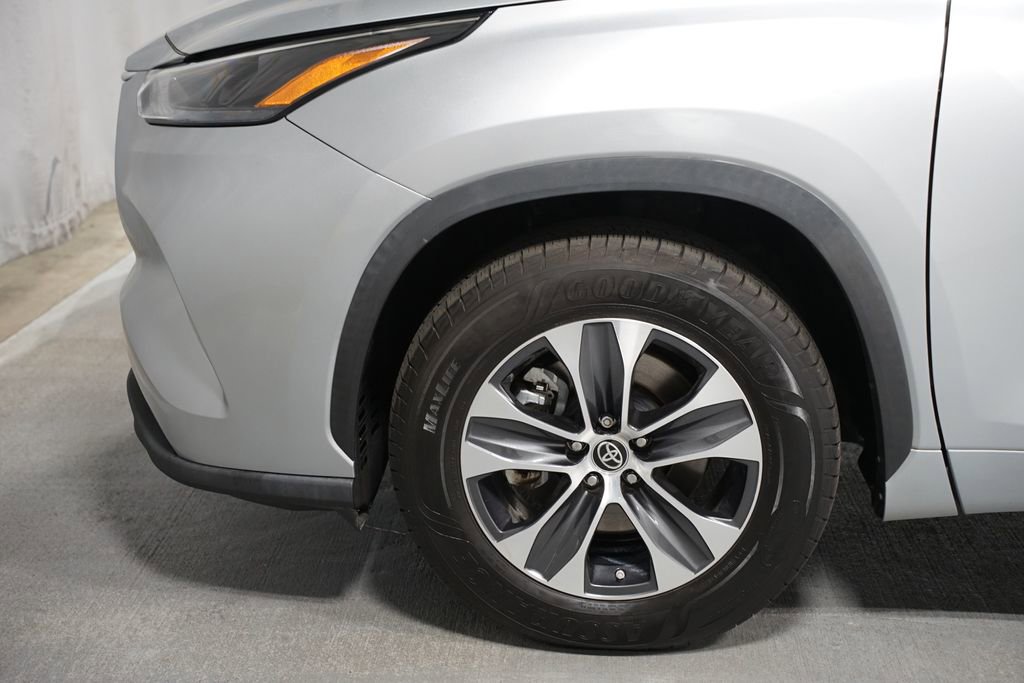 Used 2022 Toyota Highlander XLE image 5