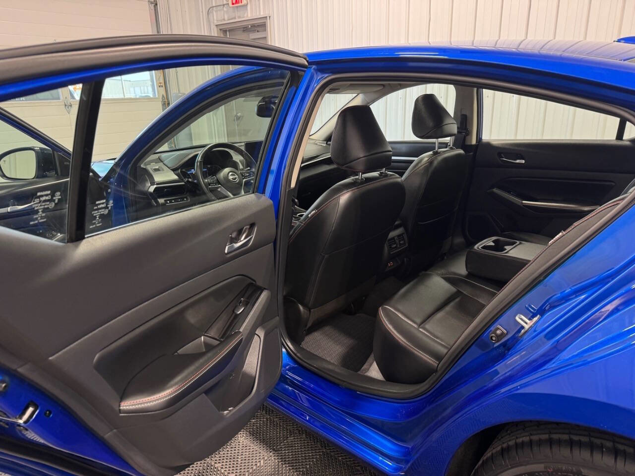 Used 2025 Nissan Altima 2.5 SR image 13