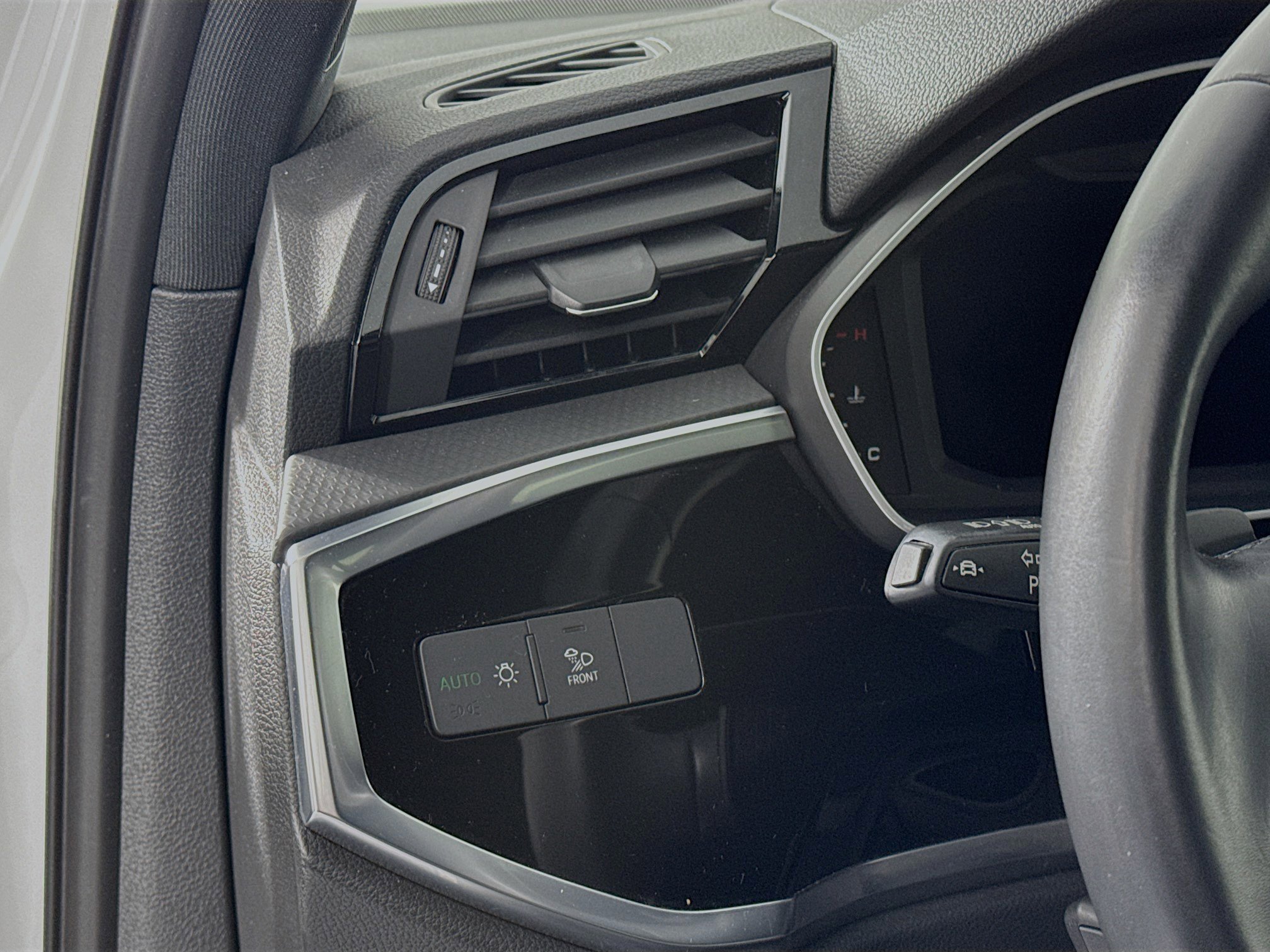 Used 2023 Audi Q3 2.0T Premium image 10