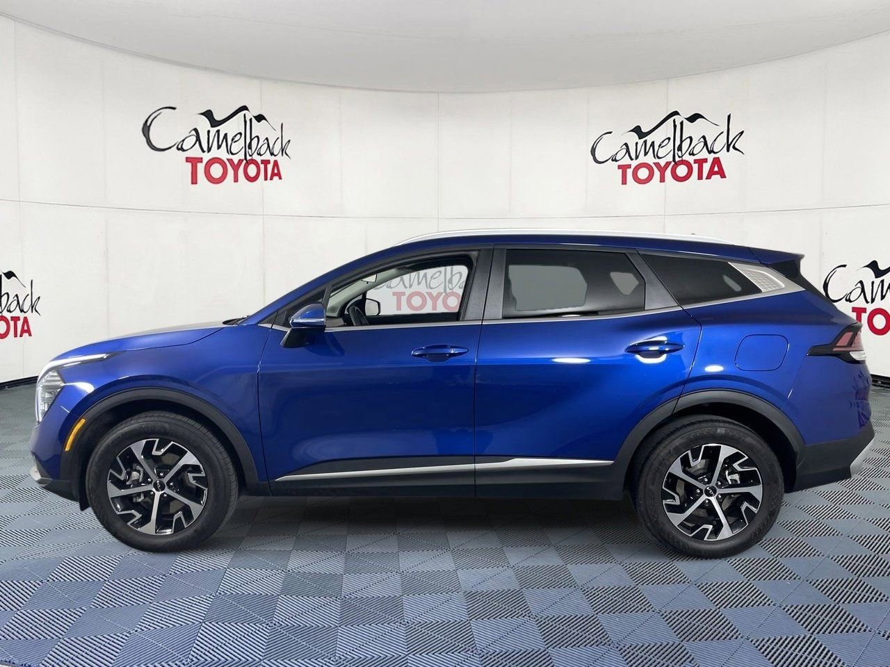 Used 2025 Kia Sportage EX image 4