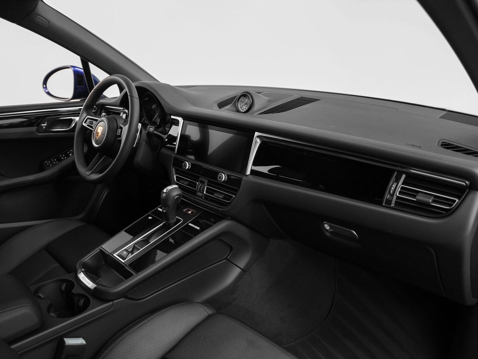 Used 2025 Porsche Macan AWD/4WD image 22