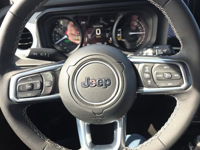 Used 2025 Jeep Wrangler Unlimited Sahara w/ Safety Group image 21