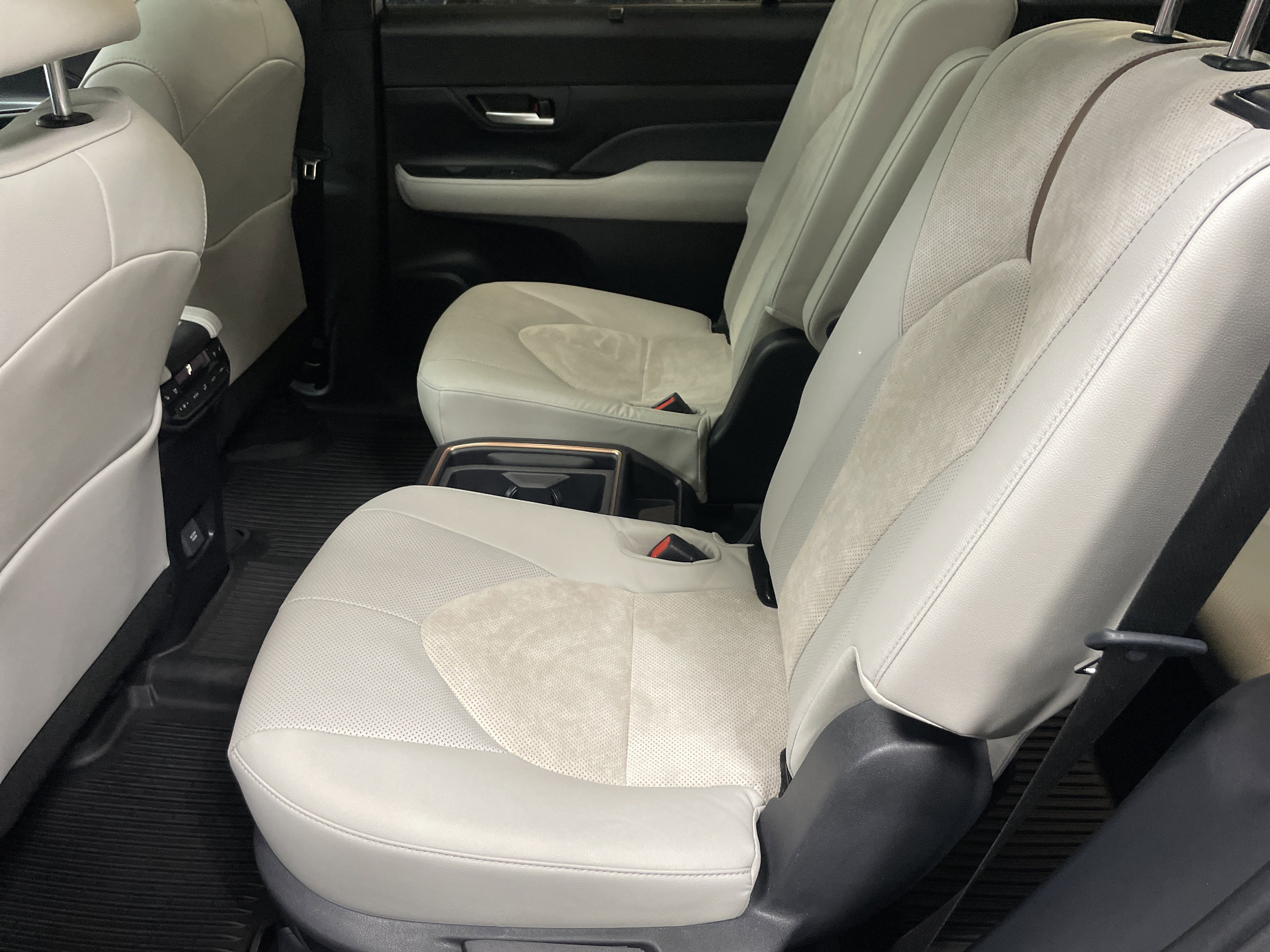 Used 2026 Toyota Grand Highlander AWD Hybrid image 31