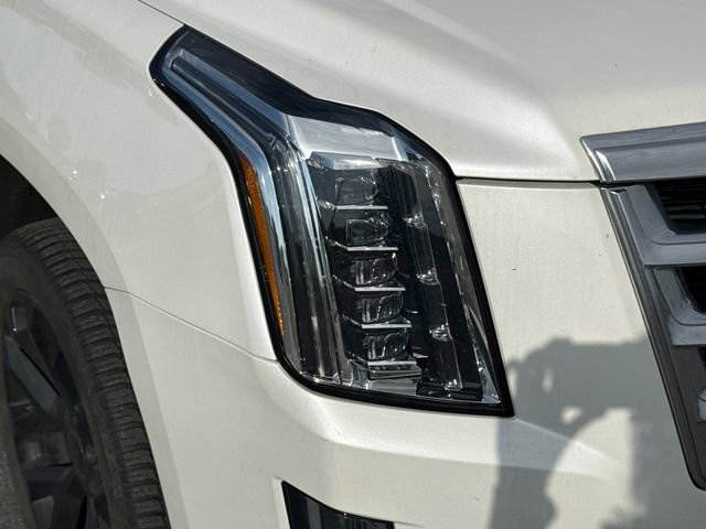 Used 2017 Cadillac Escalade ESV Luxury AWD/4WD image 12