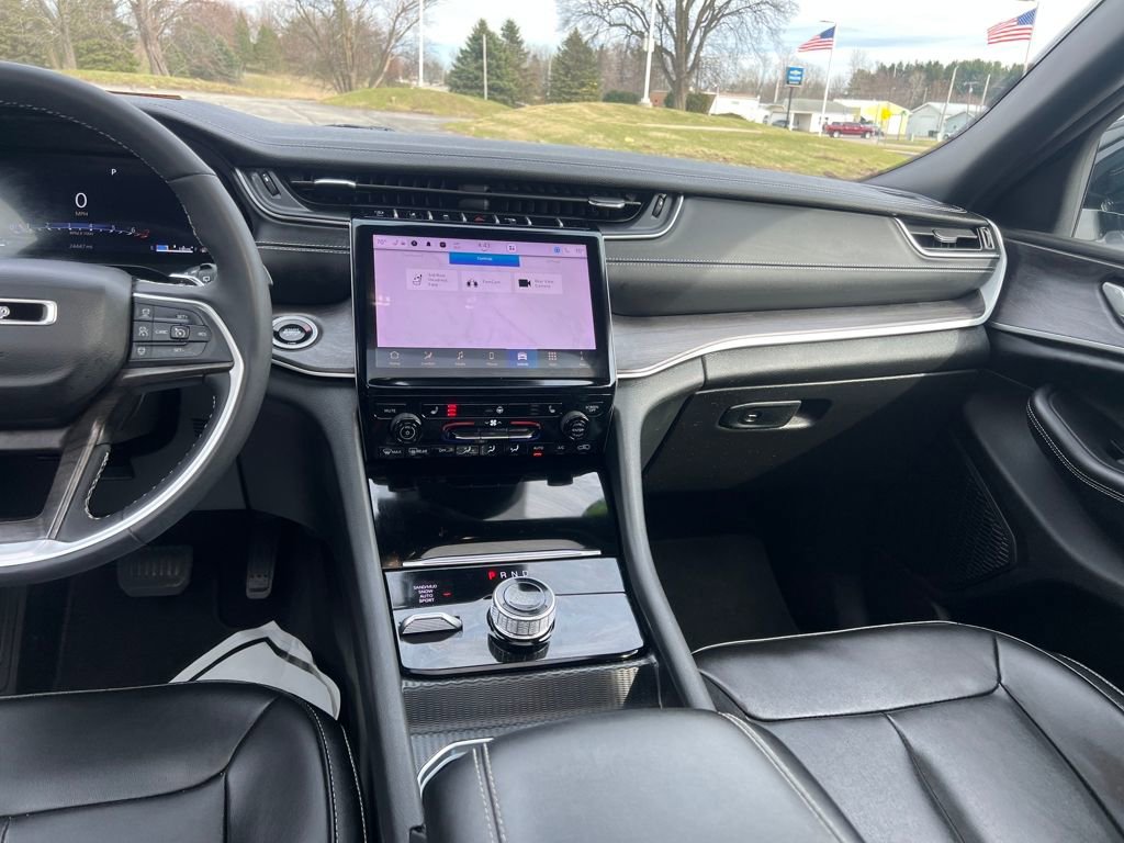 Used 2024 Jeep Grand Cherokee L Limited image 23